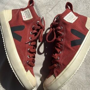 Veja nova  Hi -Tops shoe
